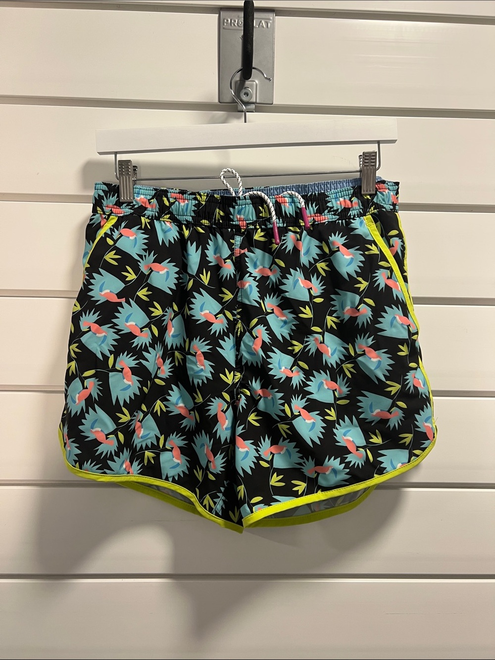 Men’s 5” Tropocal Parrot Print Swim Suit